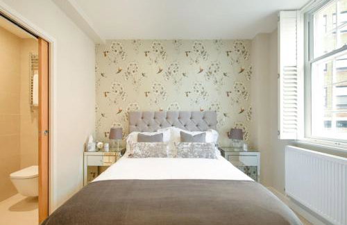 Elegant Epsom Flat in Period Building - Photo 23