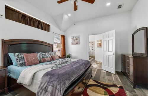 Frisco Escape Oasis Home w/Spa - Foto 24