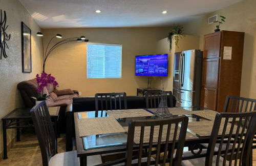 3 Bedroom, 2 Bath Whole House, ASU, Tempe, Scottsdale on Light Rail - Photo 14