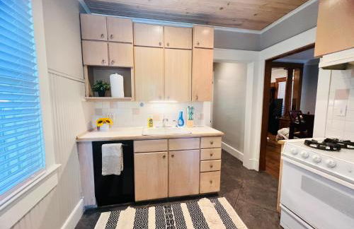 Spacious 6BR Home - Near Top Attractions - Photo 62