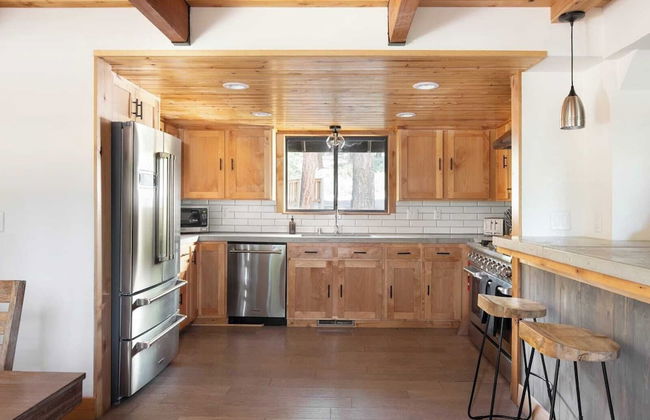 Timberline by Avantstay Stunning Chalet Cabin w/ Hot Tub, Pool Table & Home Theater! - Foto 12