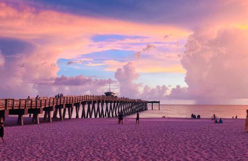 Beautiful Modern House with Private Saltwater pool - Foto 49