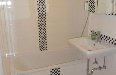 3-Zi Atelierdachwohnung mit Bergblick Seenähe und 2 Loggia - Foto 8