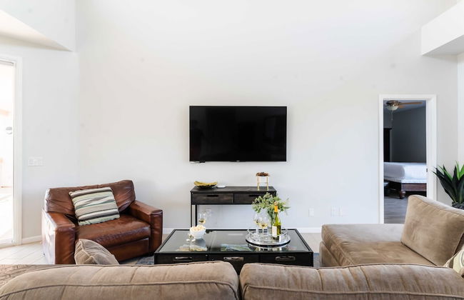 Ivory II By Avantstay Gorgeous Spacious Home w/ Views Close To Old Town - Photo 4