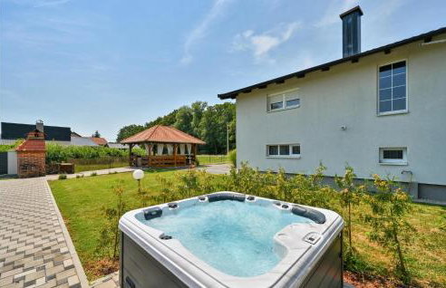 Gorgeous Home In Krizevci - Photo 12