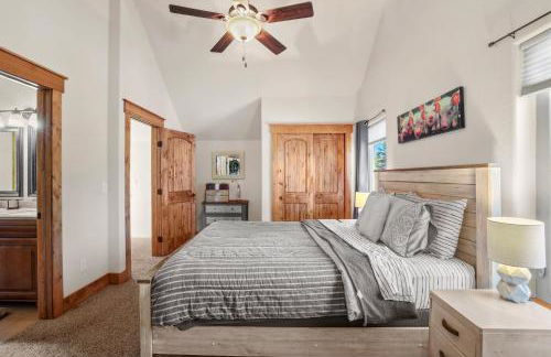 Black Bear Cabin with Hot Tub - Foto 24