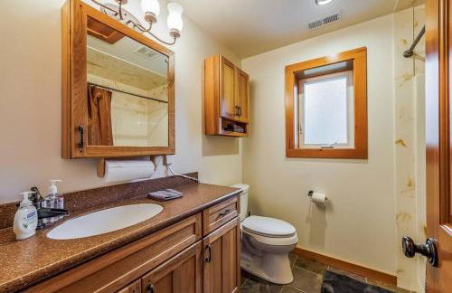 Walk-In Skiing/Tubing Across at Summit East - Foto 20