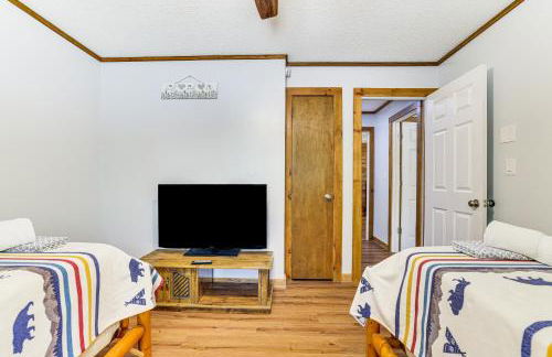 Long Pond Log Cabin with Hot Tub Soaks and Outdoor Fun - Foto 16