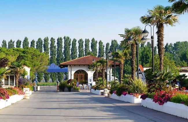 Bungalow in Caorle With Garden Furniture - Foto 25