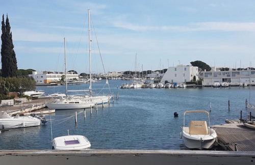 Cap Marina By L'Avenue - Vue XXL - Jacuzzi - Terrasse au bord de l'eau - Plein Sud - 2 chambres - Port Camargue - Foto 15