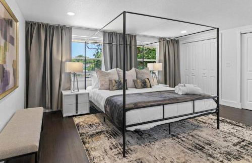 Luxury pool home near the beach! - Foto 38