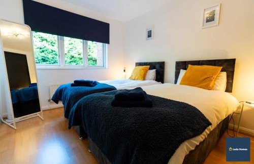 Camberley Spacious and Comfy 3 Bedroom Home, Next to Frimley Hospital with Parking - Foto 11