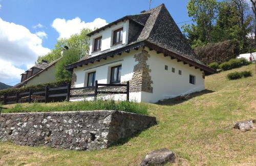 Chalet avec vue panoramique sur le Plomb du Cantal - Foto 1