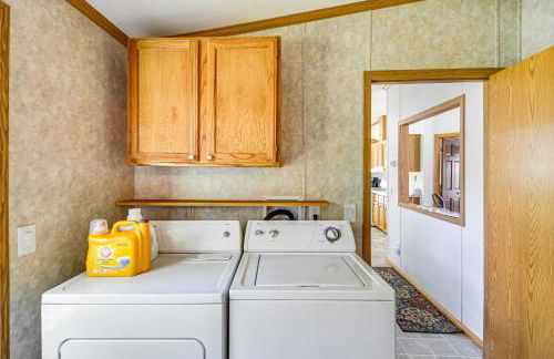 Waterfront Family Home with Yard on Portage Lake - Foto 26