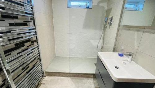 MODERN STUDIO APARTMENT, PRIVATE- DRIVEWAY PARKiNG - Foto 5