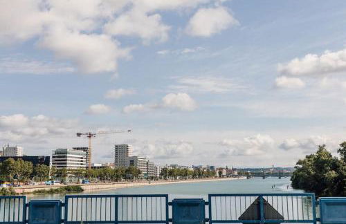 Studio design rénové/ Berges du Rhone - Photo 7