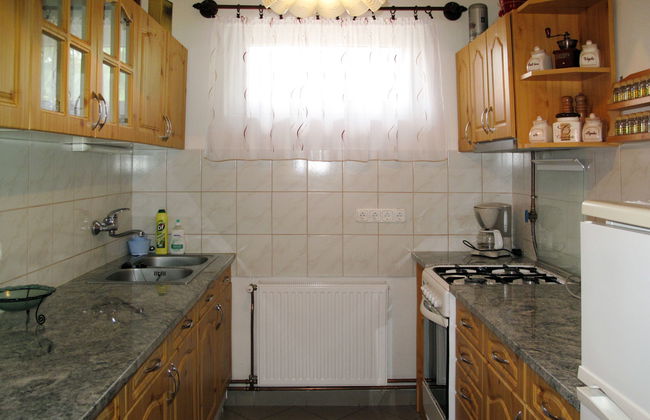 4 bedroom House in Balatonszárszó with private pool and garden - Photo 4