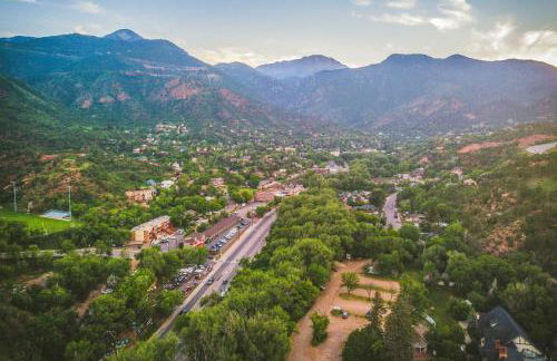 Spacious Manitou Home with Views in Central Location - Foto 29