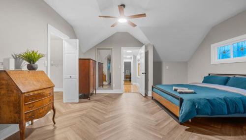 Spacious Cozy 3 Bed 2 Bath - Photo 3