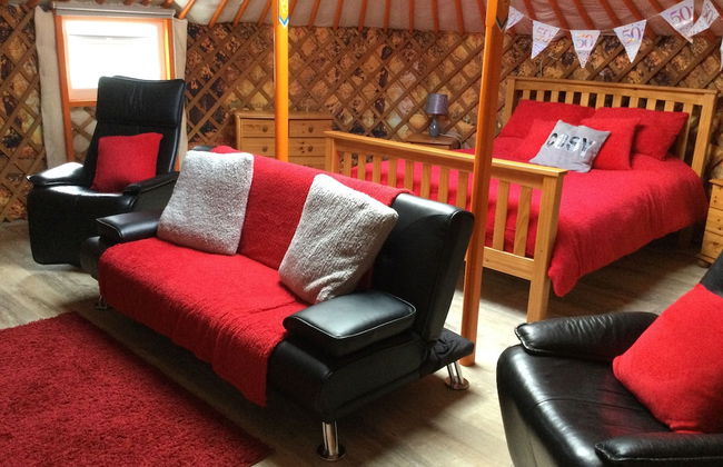 Orange Yurt With Hot Tub- Sleeps 3, Parking & Wifi - Photo 2