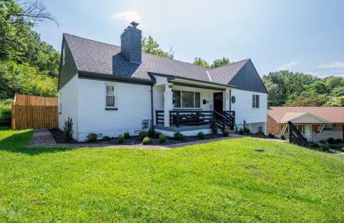 Luxury 5BR Cincinnati, Sleeps 12, Crib, Home Gym, Fenced Backyard - Foto 30