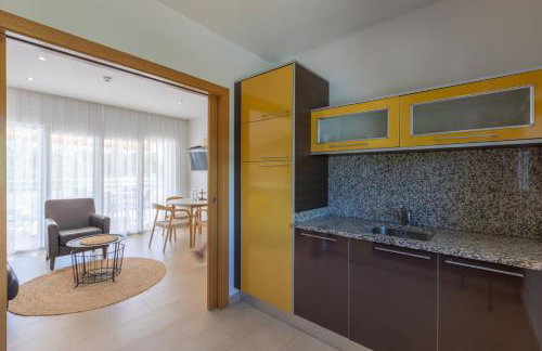 Pine Tree Seaside Apartments 500m to Beach - Foto 43