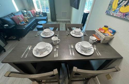 5 Minutes to Disney Free Shuttle King & queen bed - Foto 136