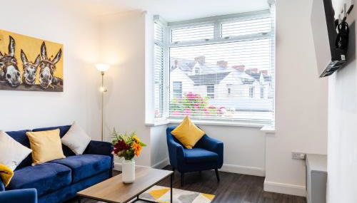 Beach Haven, Steps to Sand, Trails & Shops, Highly Rated 2-Bedroom House Minutes from Mumbles Beach with a Patio - Foto 5