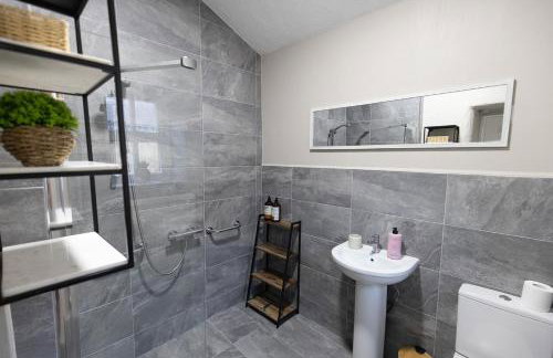 WEST VIEW COTTAGE - Charming Wensley Cottage in the Heart of Peaks - Photo 3