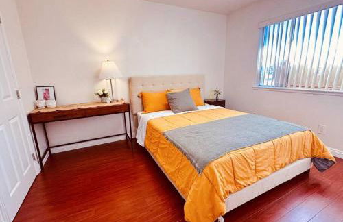 Charming 3BR Retreat near Disneyland Downtown LA! - Foto 11