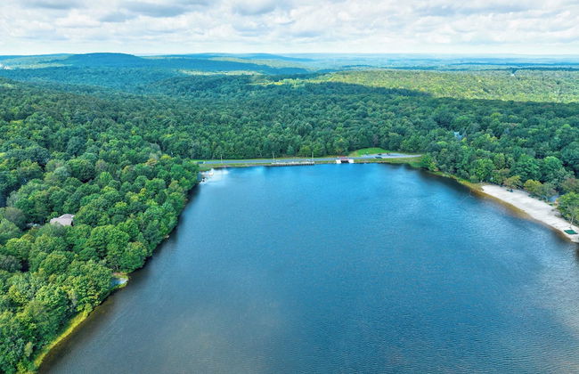 Elk Hollow by Avantstay Lakefront Chalet w/ Game Room & Fire Pit - Photo 56
