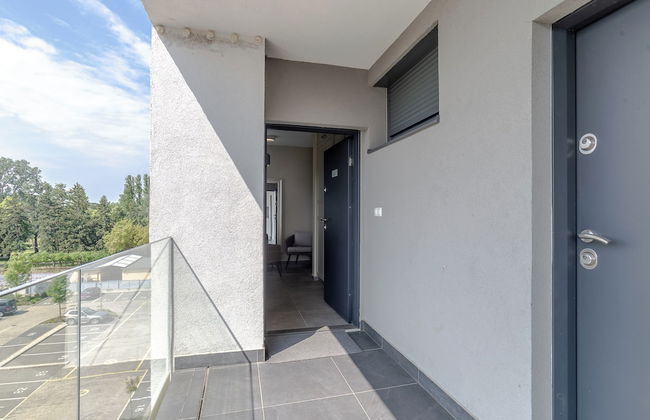 Lake Side Luxury – Steps to the Lake Lela - Foto 29