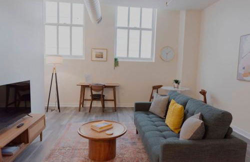 CozySuites The Block - Direct Skybridge Access #2 - Foto 3