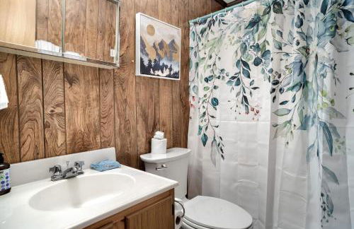 Hot Tub Deck Screened Porch Fire Pit & WiFi - Photo 25