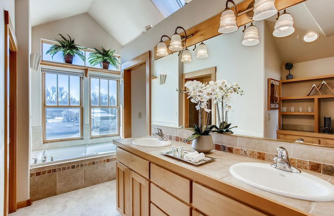 Brilliant Posh Home - Backs to Poudre River Trail - Foto 23