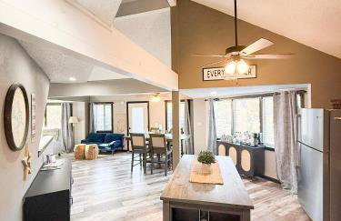 Lakefront Home-3BD25BADockGrillFirepitPool - Foto 45