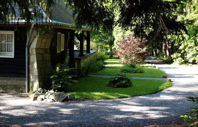 Large Hunting Lodge With Enormous Beautiful Garden - Photo 1