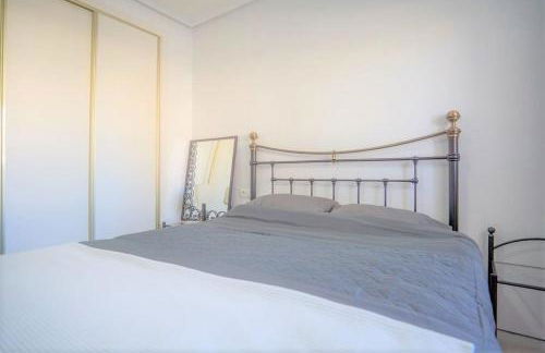 Spacious ground floor apartment overlooking the beautiful communal pool - Foto 34