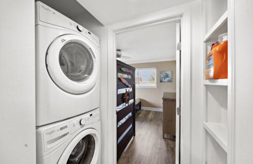 2nd Row Home Close to Beach - Foto 16