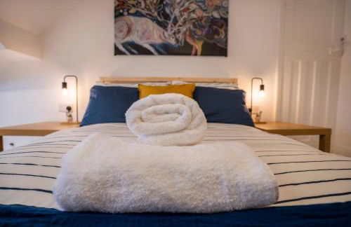 Modern Apartment -Free Parking - by Holiday Homes - Foto 19