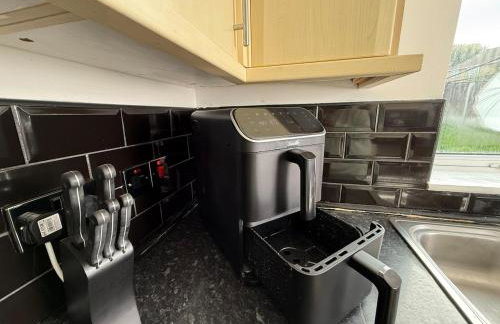 Spacious 3 Bed House Perfect for Contractors & Families with free Wi-fi and Parking - Foto 37