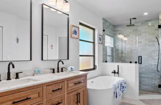 Pelican Paradise! Waterfront, BBQ, Heated Pool, King Bed, Luxury, Family Fun & More - Foto 45