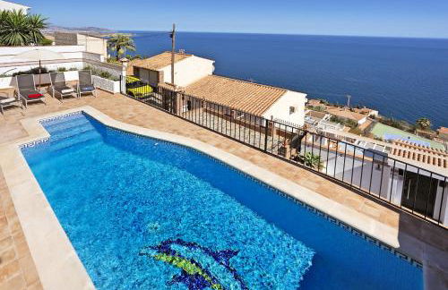 Breathtaking Seaside Villa with Heated Saltwater Pool & Panoramic Terraces - Foto 24