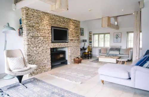 Stunning 6 Bedroom Riverside Barn Cotswold Mill - Foto 2