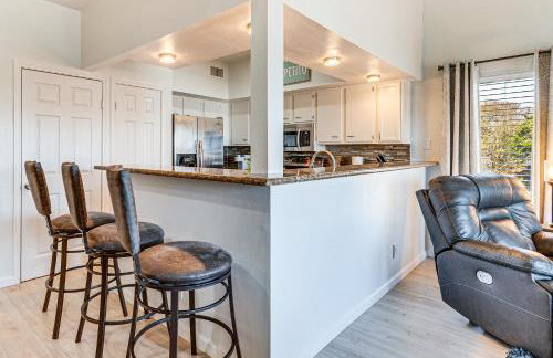 Steps to Lake Conroe! Condo with Balcony and Views - Foto 6