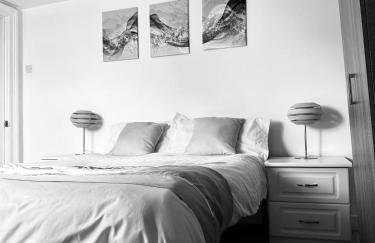 Private Parking, Urban Comfort & City Haven - Foto 12