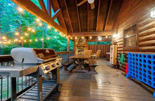 Rustic Family Getaway - Pool Table, Hot Tub, Pets, Great Location - Photo 14