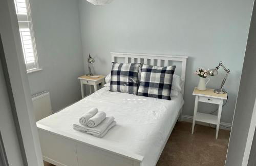 Swanage Bay Coastal Apartment - Photo 15