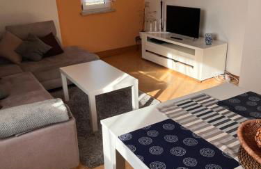 Große Monteurwohnung mit 4 Zimmer und Parkplatz, Waschmaschine, Internet, voll ausgestattete Küche - Foto 1