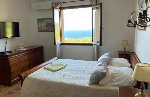 Villa A Scopa à Lumio en Corse avec piscine chauffée, vue mer panoramique, climatisation, jardin arboré de 3000m2, 10 pers, 5 Chb, 4 Sdb - Foto 11